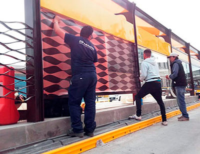 vinilos publicitarios para negocios ploteo vehicular ploteo de autos en San Miguel en Moreno Zona Oeste Norte de vidrieras