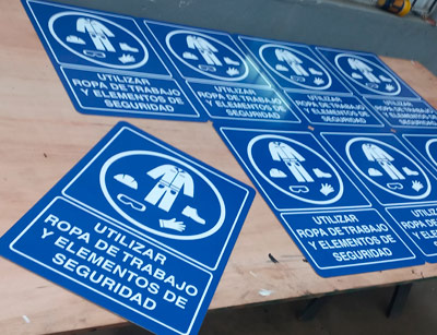 vinilos publicitarios para negocios ploteo vehicular ploteo de autos en San Miguel en Moreno Zona Oeste Norte de vidrieras