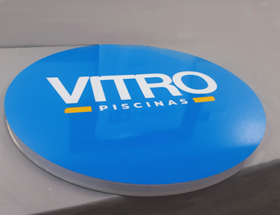vinilos publicitarios para negocios ploteo vehicular ploteo de autos en San Miguel en Moreno Zona Oeste Norte de vidrieras