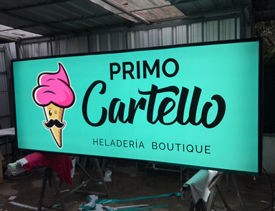 Cartel con Lona blacklight