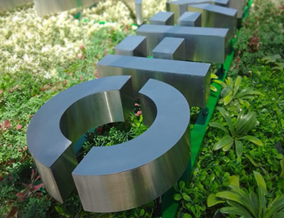 Letras corpóreas luminosas