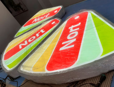 Peatonal iluminado con forma personalizada