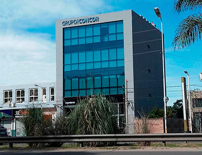 Letras corpóreas de acero