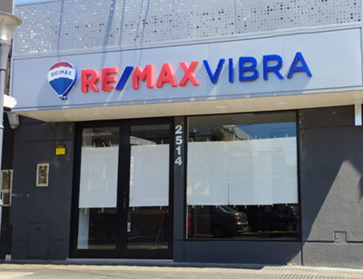 Letras corpóreas de acrílico y chapa