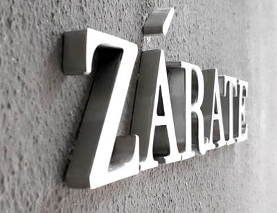Letras corpóreas de acero inoxidable