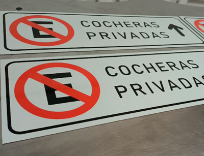 Señalética de prohibido estacionar