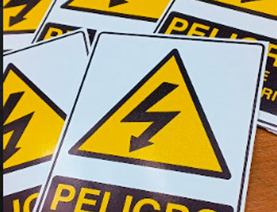 Señalética de peligro eletricidad