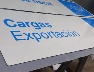 Cartel señalética informativo de carga y descarga