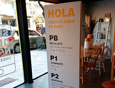 Cartel tótem de bienvenida